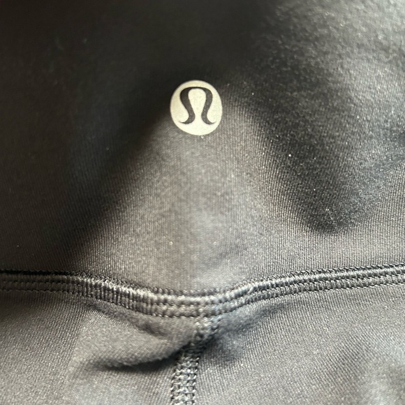 Lululemon Black Mesh Geometric Leggings Size 6 - Picture 6 of 8